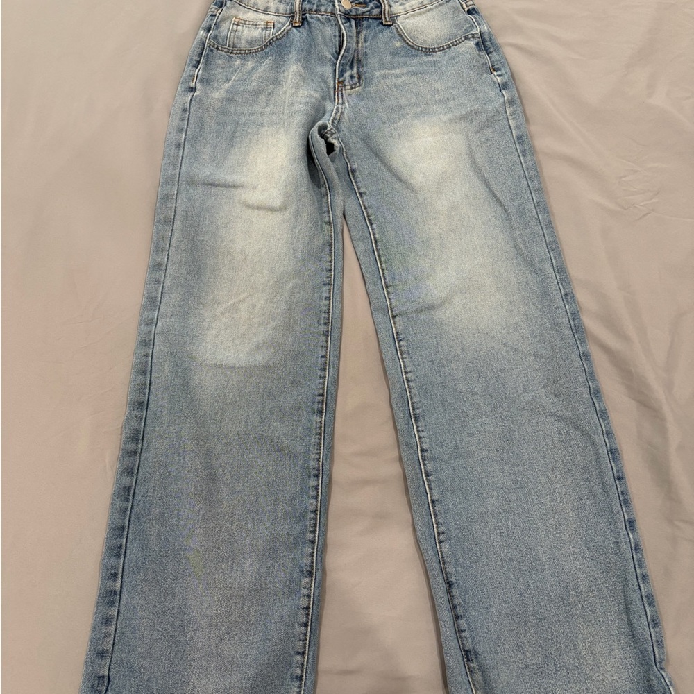 Light Wash Wide-Leg Women’s Jeans